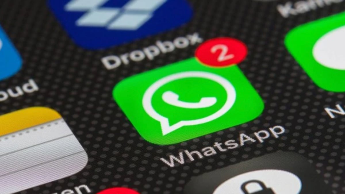 Whatsapp preparing to let users send and receive messages “even if phone battery is dead”