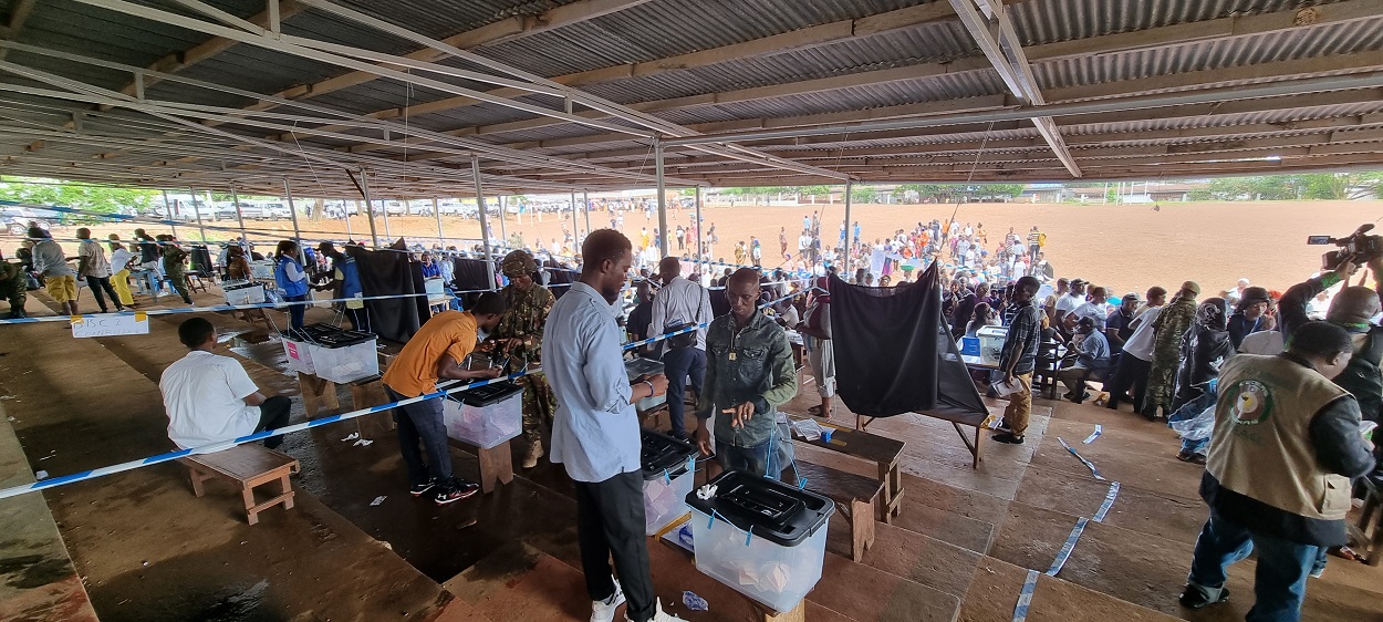 Observers report no major incident as 3.4m Sierra Leoneans go to polls